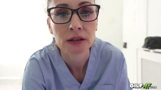 Scarlet Louise mature GILF close-up nude porn video